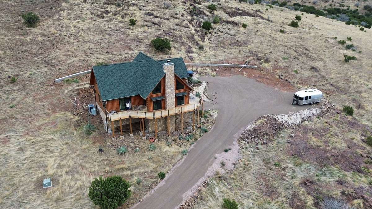 Alpine House | Rocky Top Cabin: Near Alpine and Marfa with views!