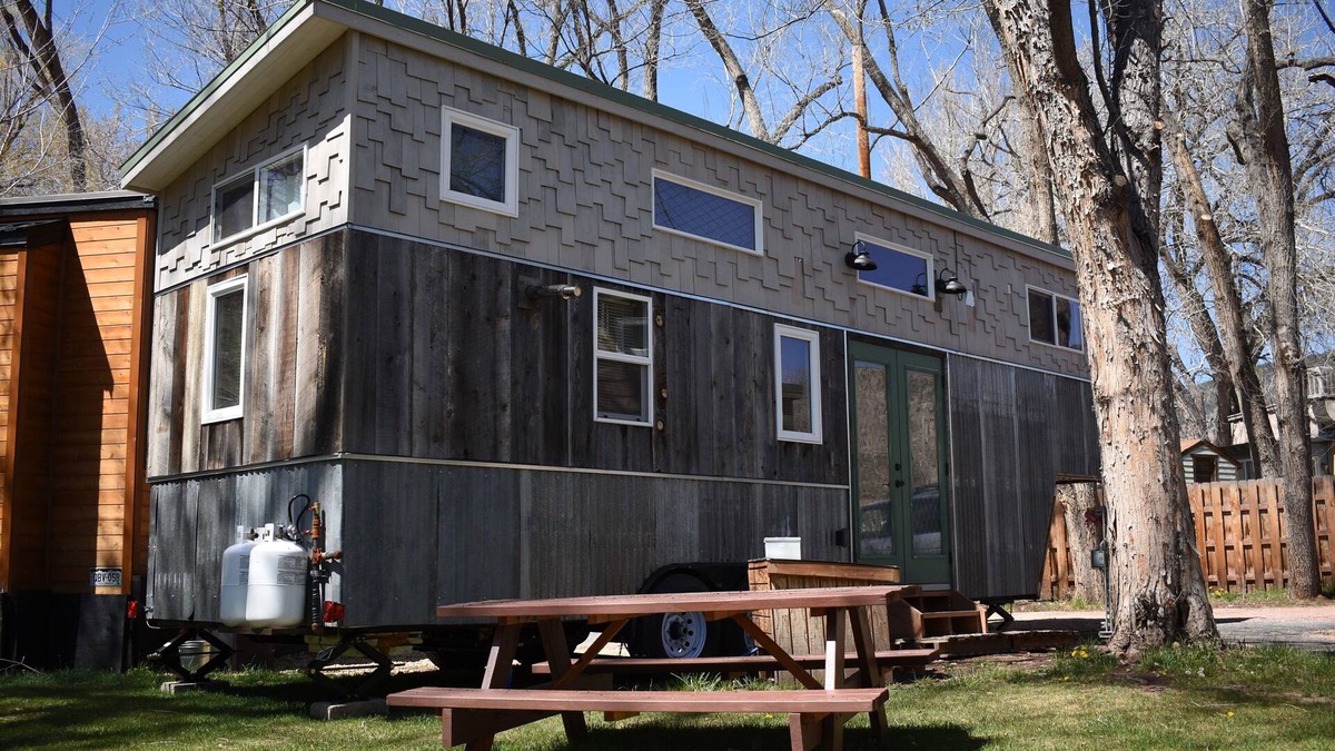 Lyons Resort | Rocky Waters – Cozy Tiny House Getaway for Families Near Estes Park