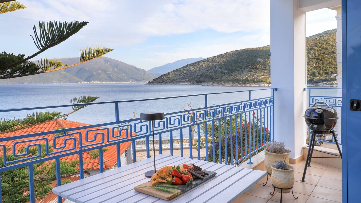 Agia Efimia Apartment | rodakino - Seafront Apartment