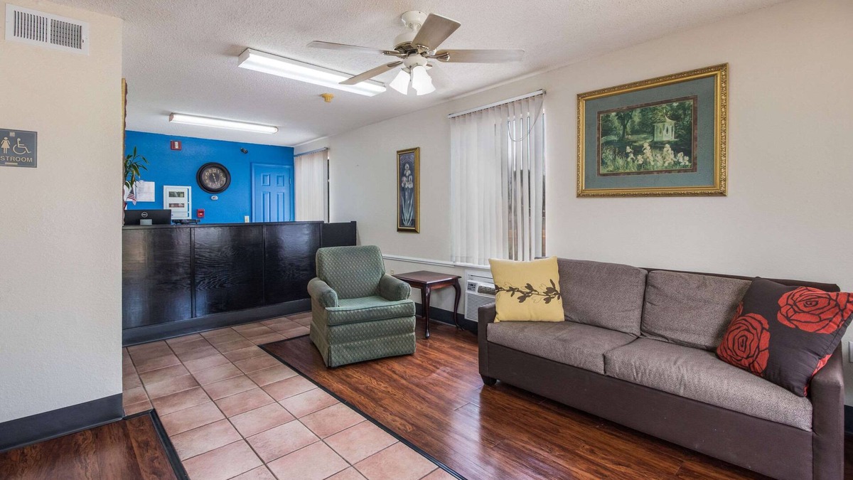 Bolivar Hotel | Rodeway Inn Bolivar