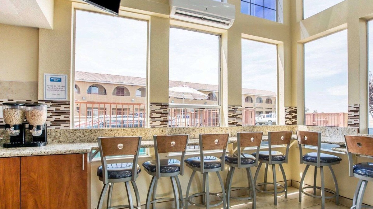 Delano Hotel | Rodeway Inn Delano