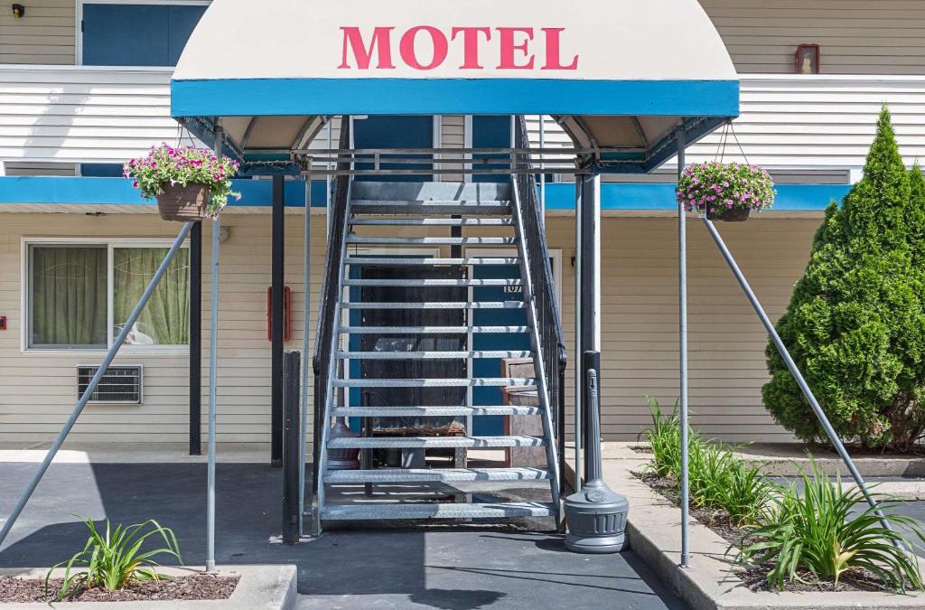 Milford Hotel | Rodeway Inn Milford - I-84