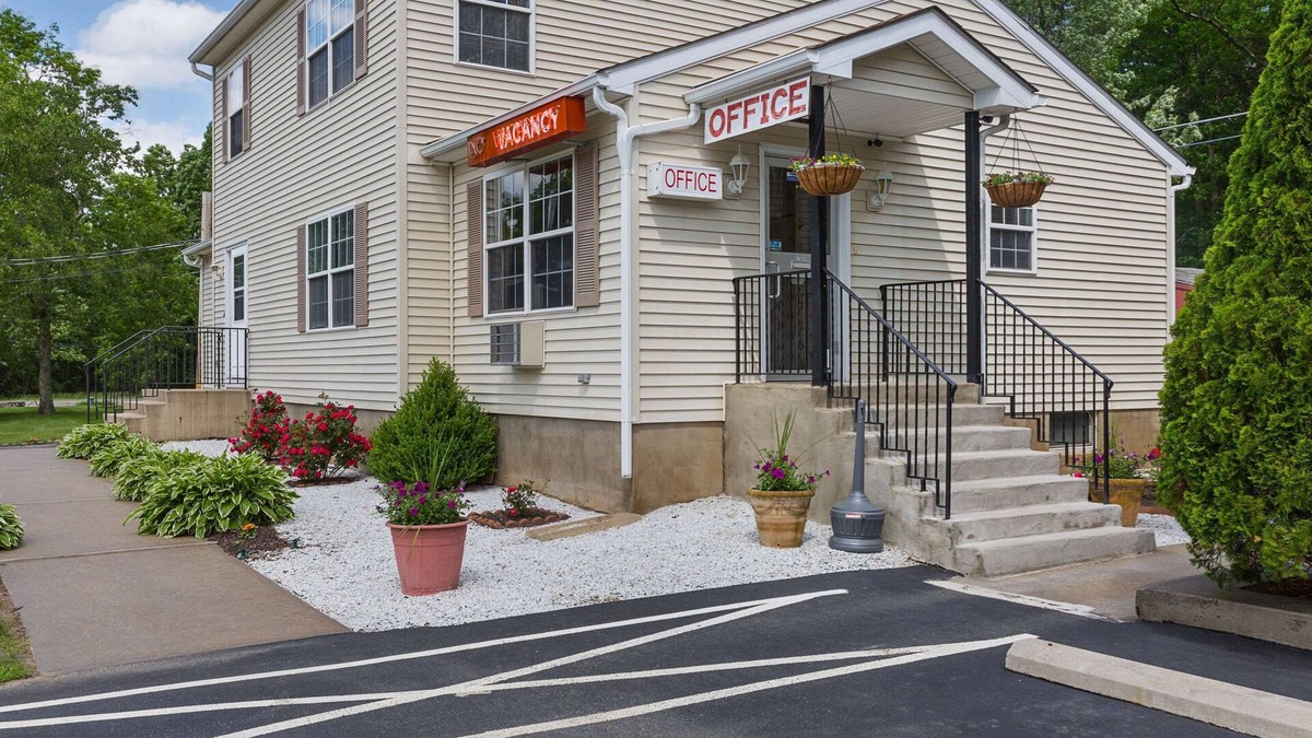 Milford Hotel | Rodeway Inn Milford - I-84