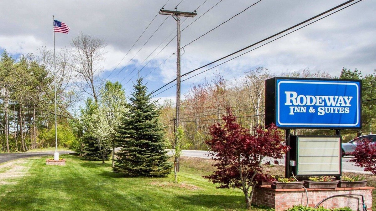 Brunswick Hotel | Rodeway Inn & Suites Brunswick near Hwy 1