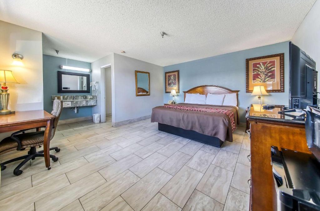 Haines City Hotel | Rodeway Inn & Suites Haines City - Winter Haven