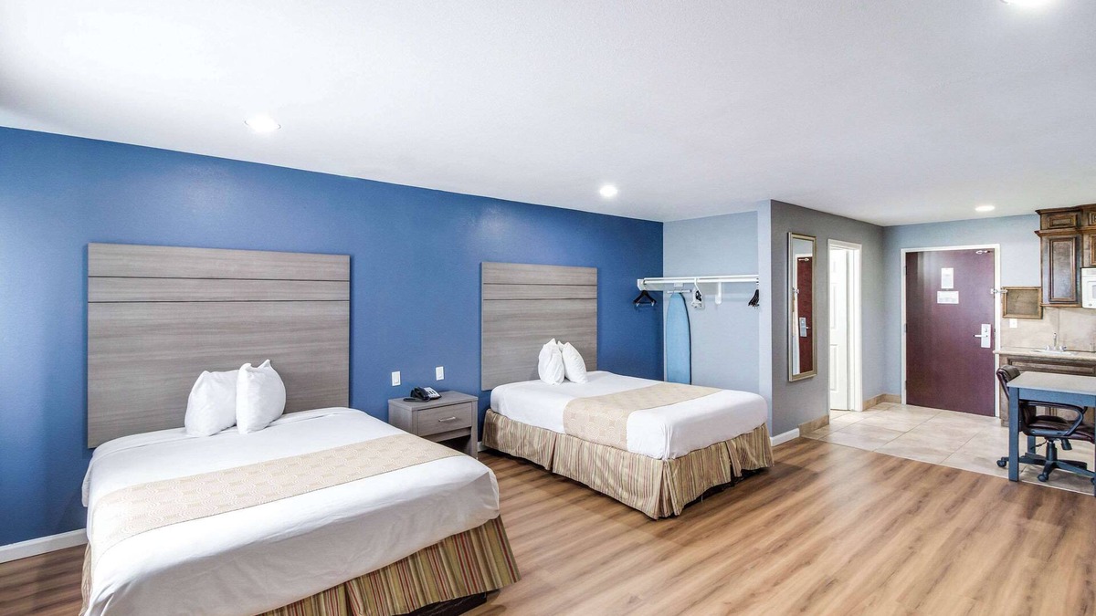 Lakeview Jefferson County Hotel | Rodeway Inn & Suites Port Arthur - Groves