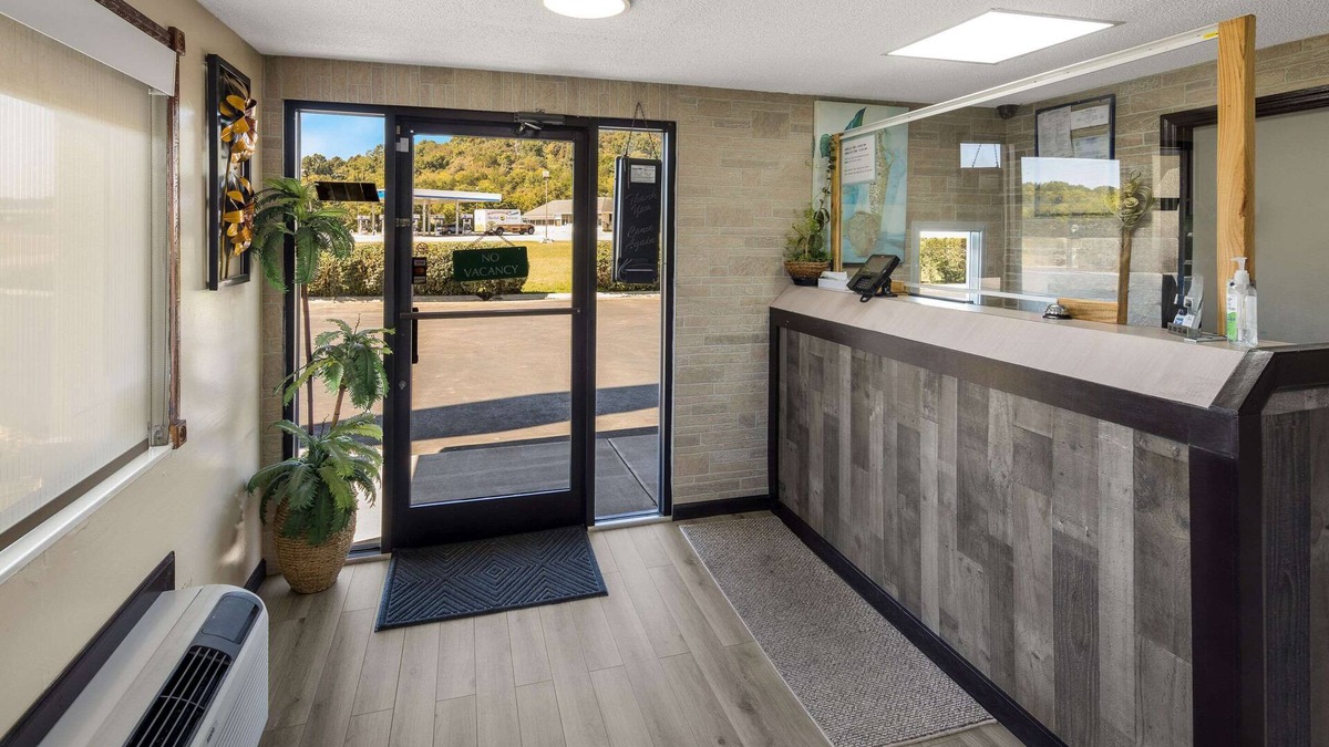 Ardmore Hotel | Rodeway Inn