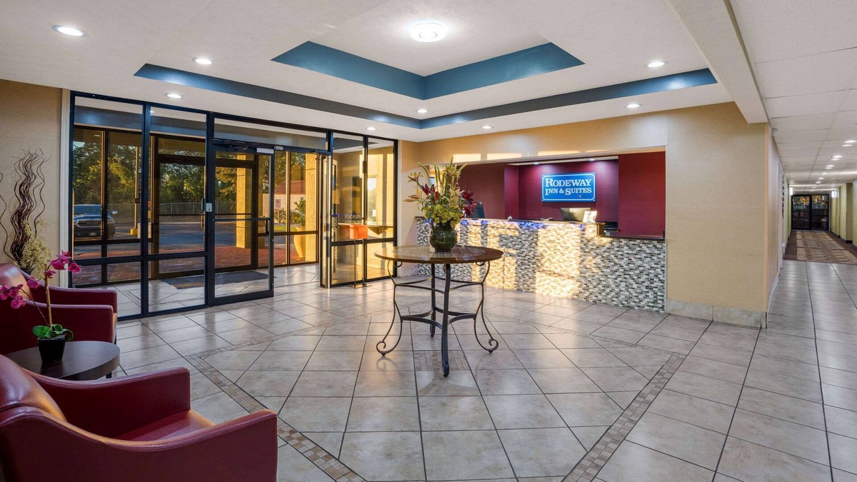 Brandon Hotel | Rodeway Inn