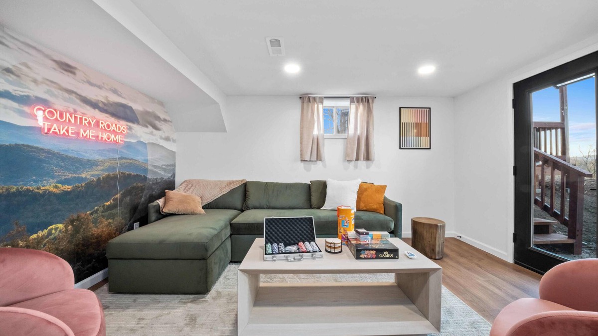 Oak Hill House | Rolling Hills/Hot Tub/Firepit/Mins to ACE+NRG