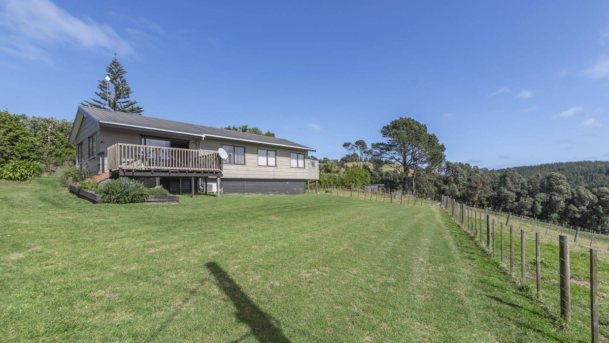 Otaua House | Rolling Hills Retreat - Otaua Holiday Home