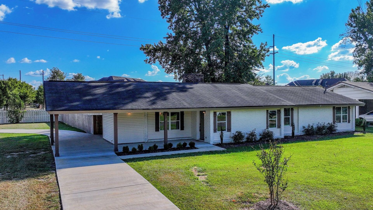 Tuscaloosa House | Rolling Tides | Tuscaloosa Vacation Rental-1.3 Miles to Bryant-Denny Stadium!