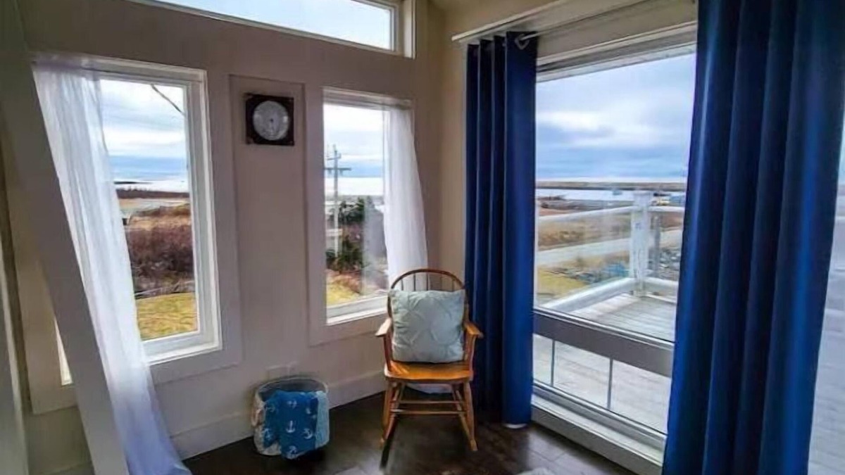 Pubnico Cottage | Rolling Waves Ocean View Retreat. Escape to peace and tranquility.