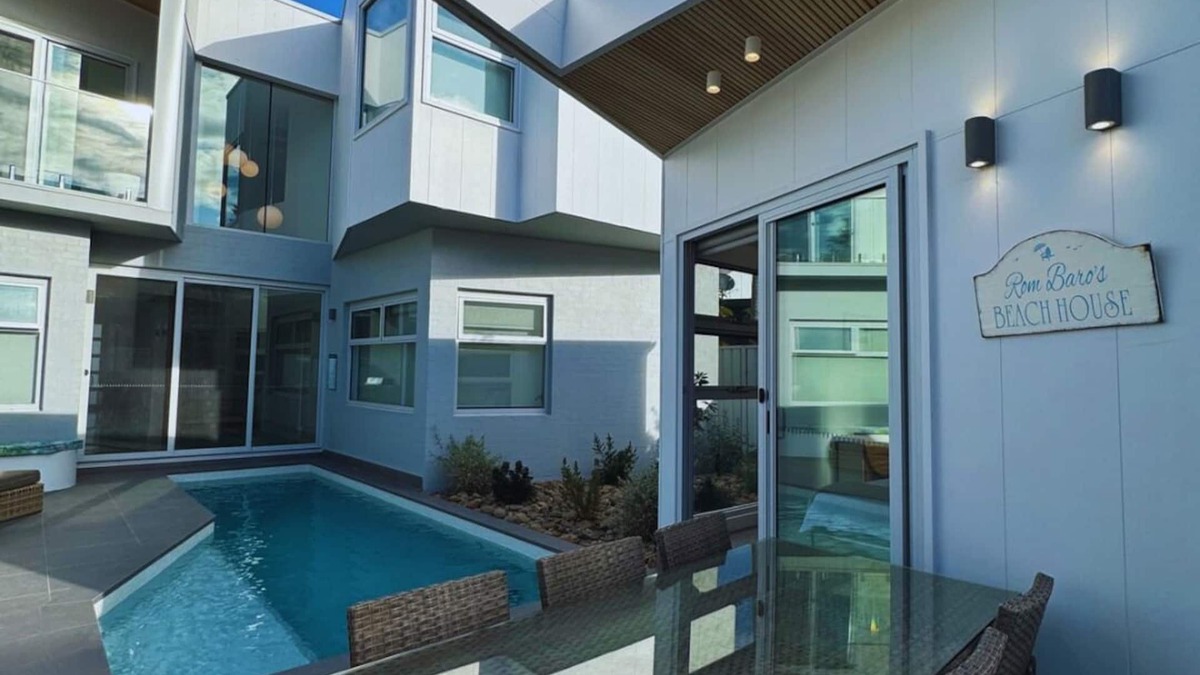 Shellharbour Apartment | Rom Baro's Tiny Beach House - beachside studio with pool in Shellharbour Village