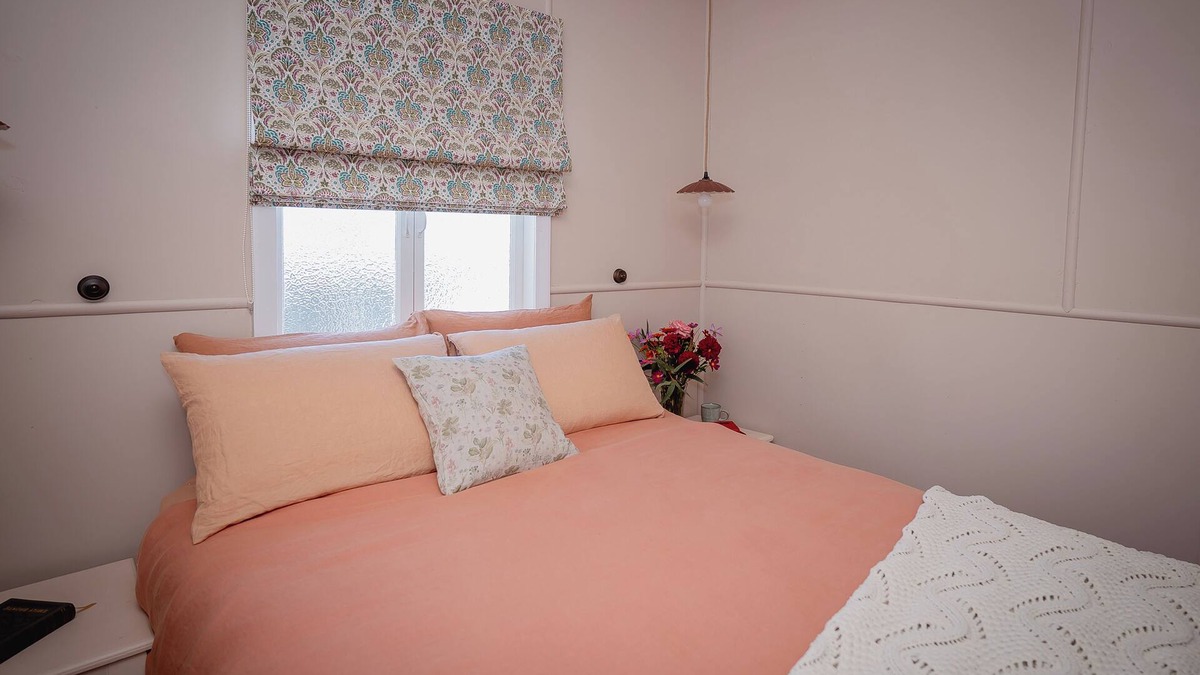 Dargal Road Cottage | Roma QLD vintage cottage w/laid back comfort, located on a small farm