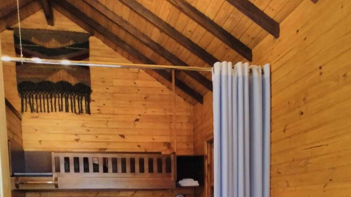 Canela Cabin | Romance cabin with fireplace and TV