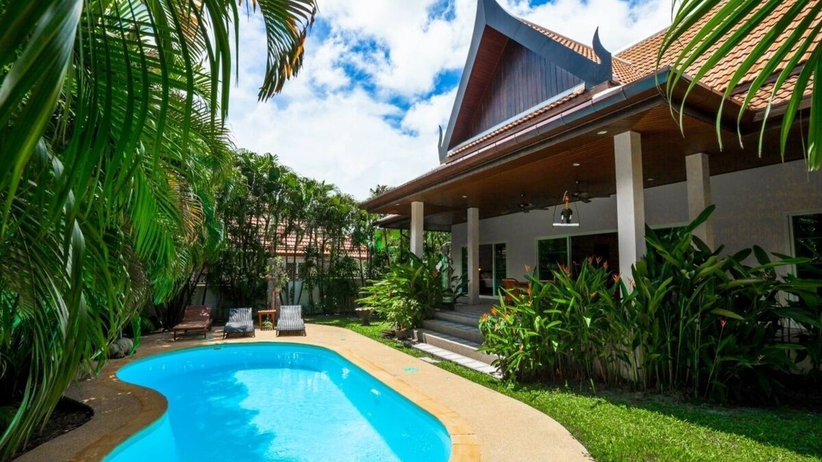 Ban Saiyuan Villa | Romanee - Comfortable 2 Br pool villa
