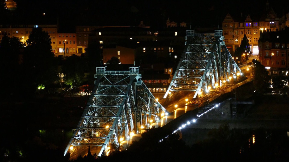 Weisser Hirsch Apartment | Romantic 5-room-apt. in historical villa, grand piano, terrace & garden, quiet