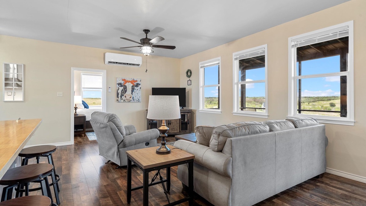 Milam County House | Romantic and peaceful country setting only 25 minutes from Belton or Temple!