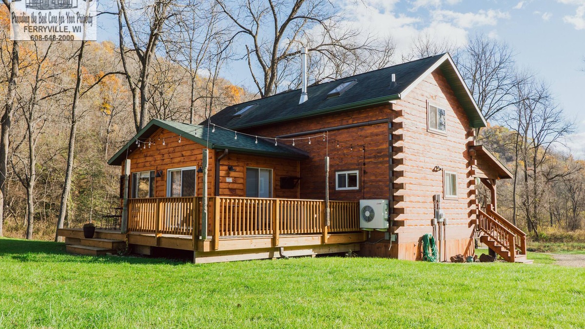 Ferryville Cabin | Romantic and Very Secluded Cozy Creekside Cabin with a Relaxing Hot Tub.