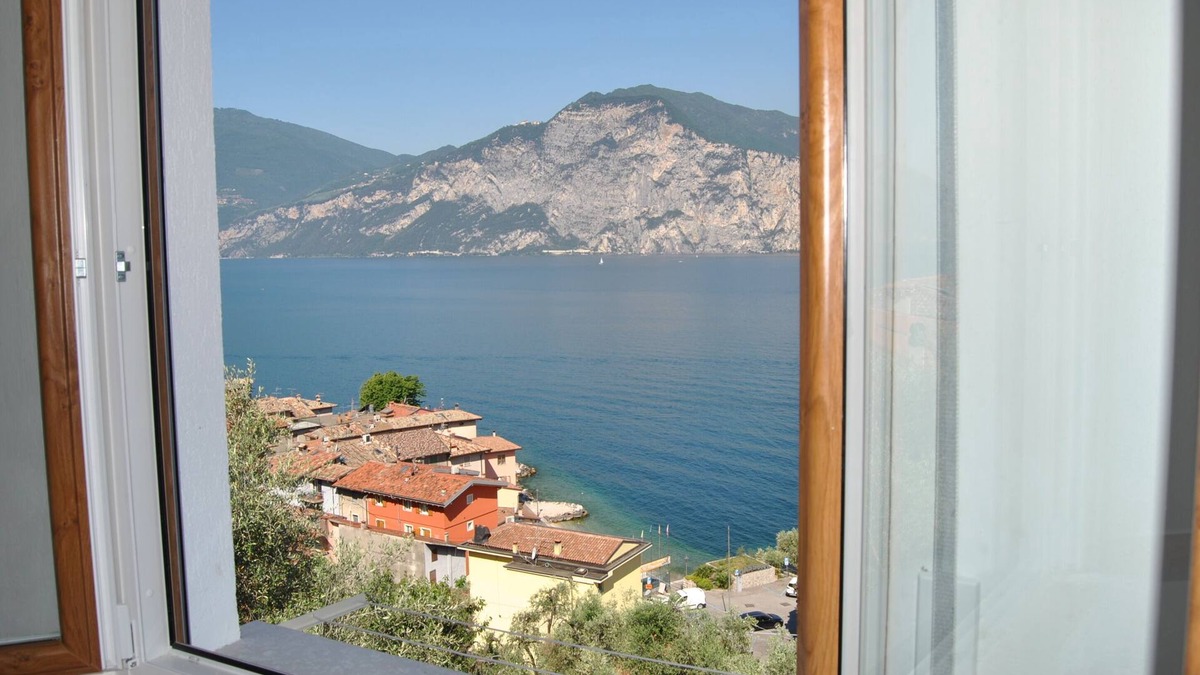 Cassone Apartment | Romantic apartment with wonderful lake view parking space wi-fi tv sat