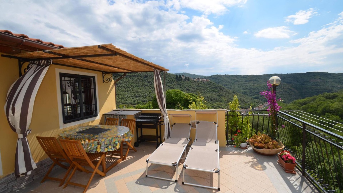 Costiolo Apartment | Romantic apartment with large terrace in panoramic position in the green
