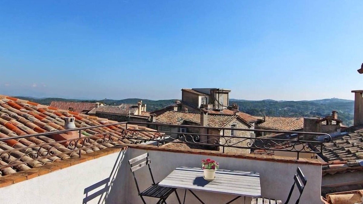 Mougins Town Centre Apartment | Romantic Apartment with Private Roof Terrace