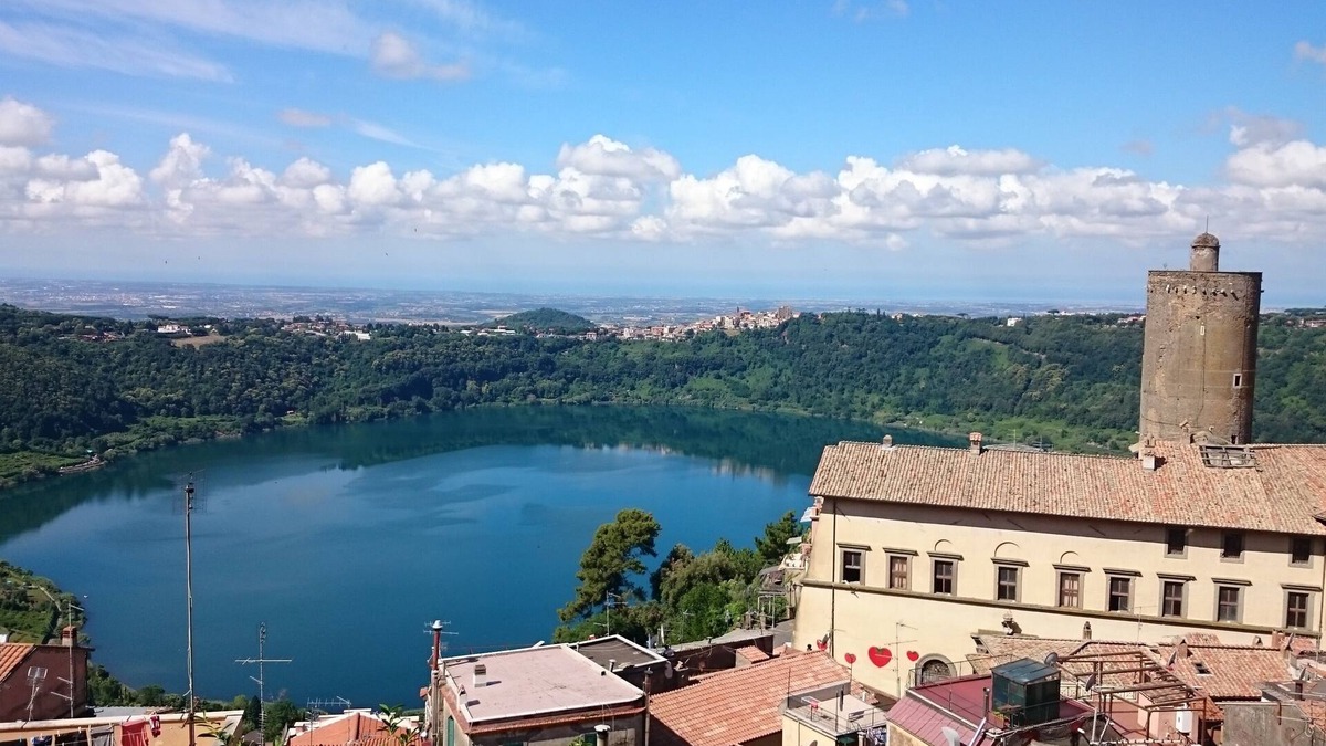Nemi Apartment | Romantic apartment with spectacular views over the lake and sea