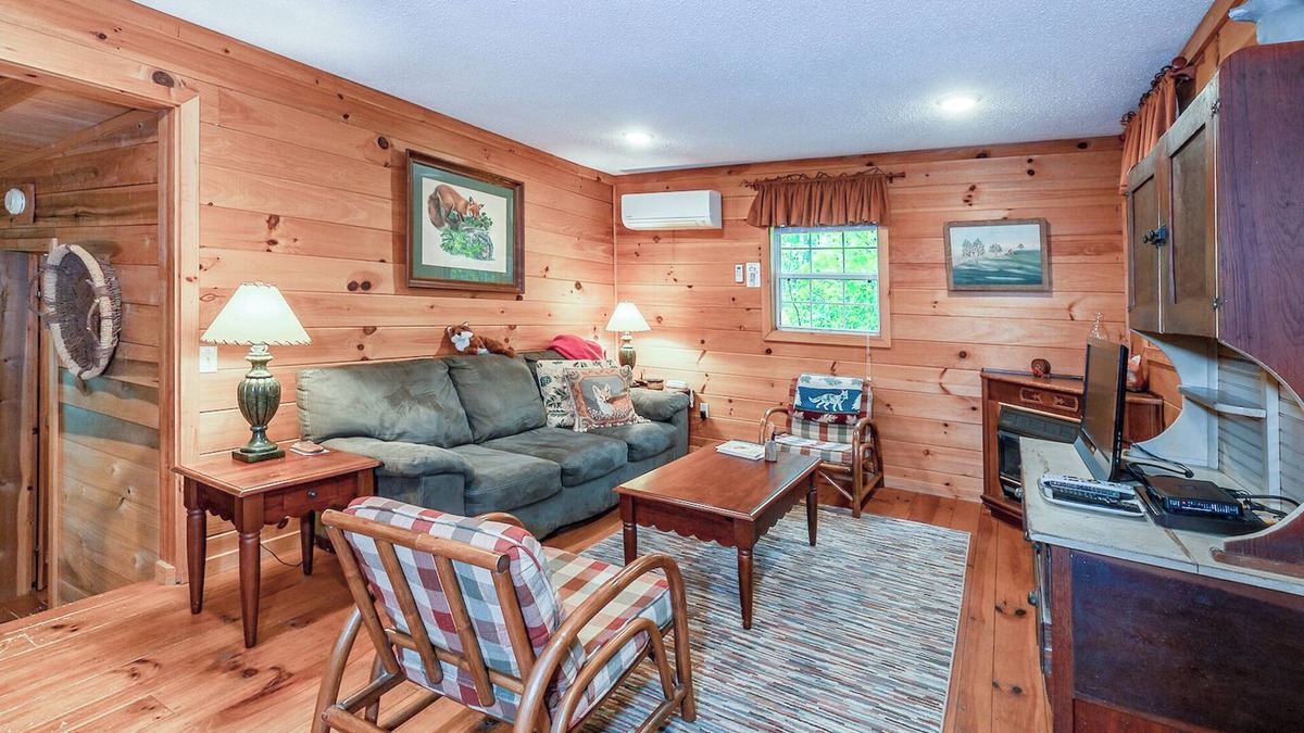 Lake Toxaway Cabin | Romantic Bungalow - Hike to Dozens of Waterfalls