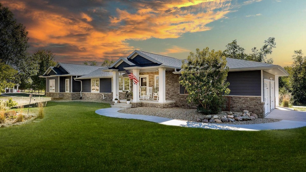 Robins House | Romantic cheerful home close to many attractions