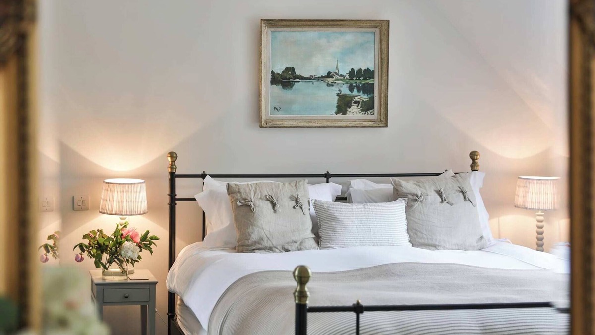 Cheltenham House | Romantic Coach House for 2 | Perfect Cotswold Stay + EV