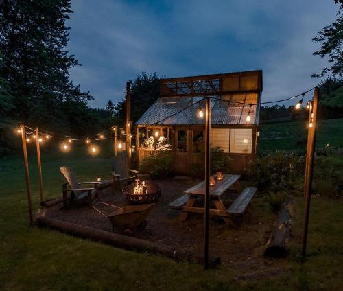 Molalla House | Romantic Cottage for Couples Getaway near Portland | Oregon Rentals
