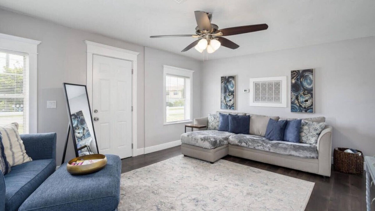 Varnum Park Cottage | Romantic Cottage in Eau Gallie District, POOL,Pickleball/basketball courts