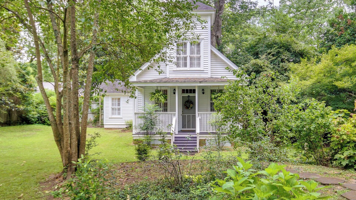 Washington Apartment | Romantic Cottage in Washington Historic District