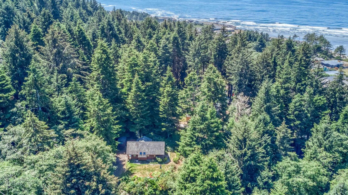 Yachats House | Romantic Cottage Perfect for a Couple or Family Getaway!