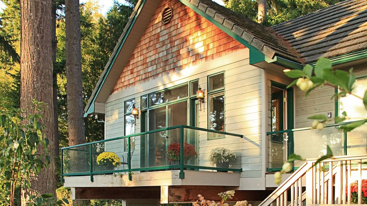 Clinton House | Romantic cottage with Puget Sound/Olympic Mountain views