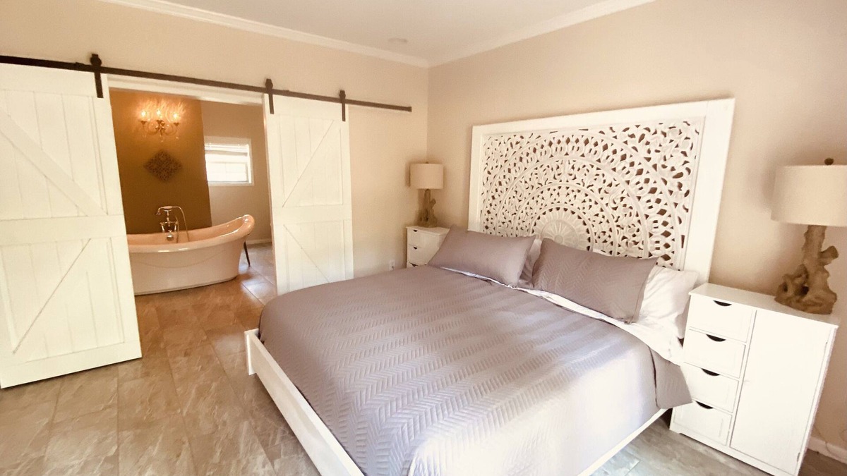 Galloway House | Romantic couples getaway large 2 person tub large out area to hangout and lounge