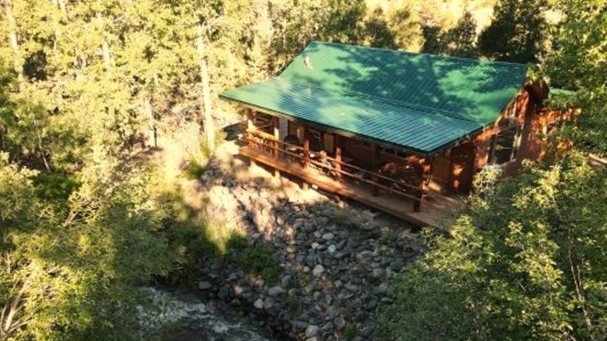 Sheridan Cabin | ROMANTIC CREEKSIDE ARTISTS RETREAT IN 18 ACRES