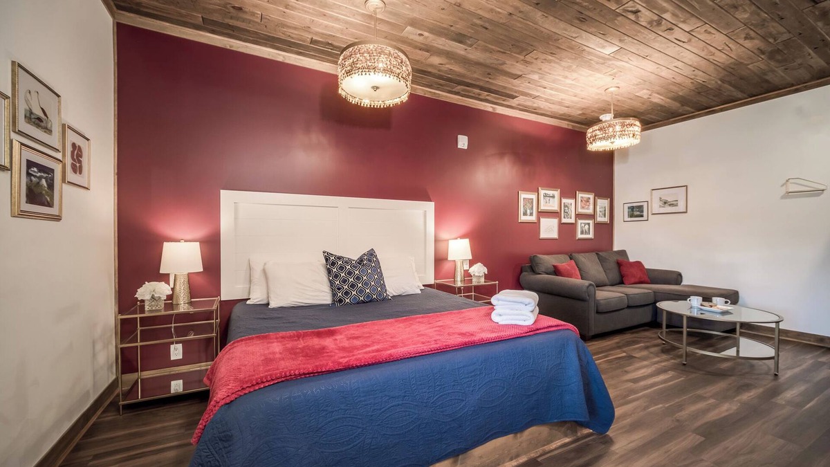 Prescott Hotel | Romantic Escape | Cozy Fire | Coffee & Dining
