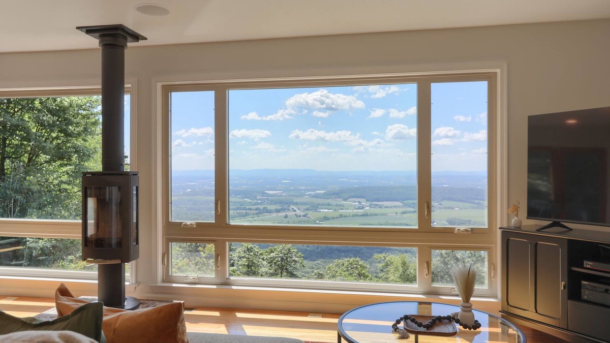 Rehrersburg Ski Chalet | Romantic Getaway, Breathtaking View on Blue Mountain/Appalachian Trail w/hot tub