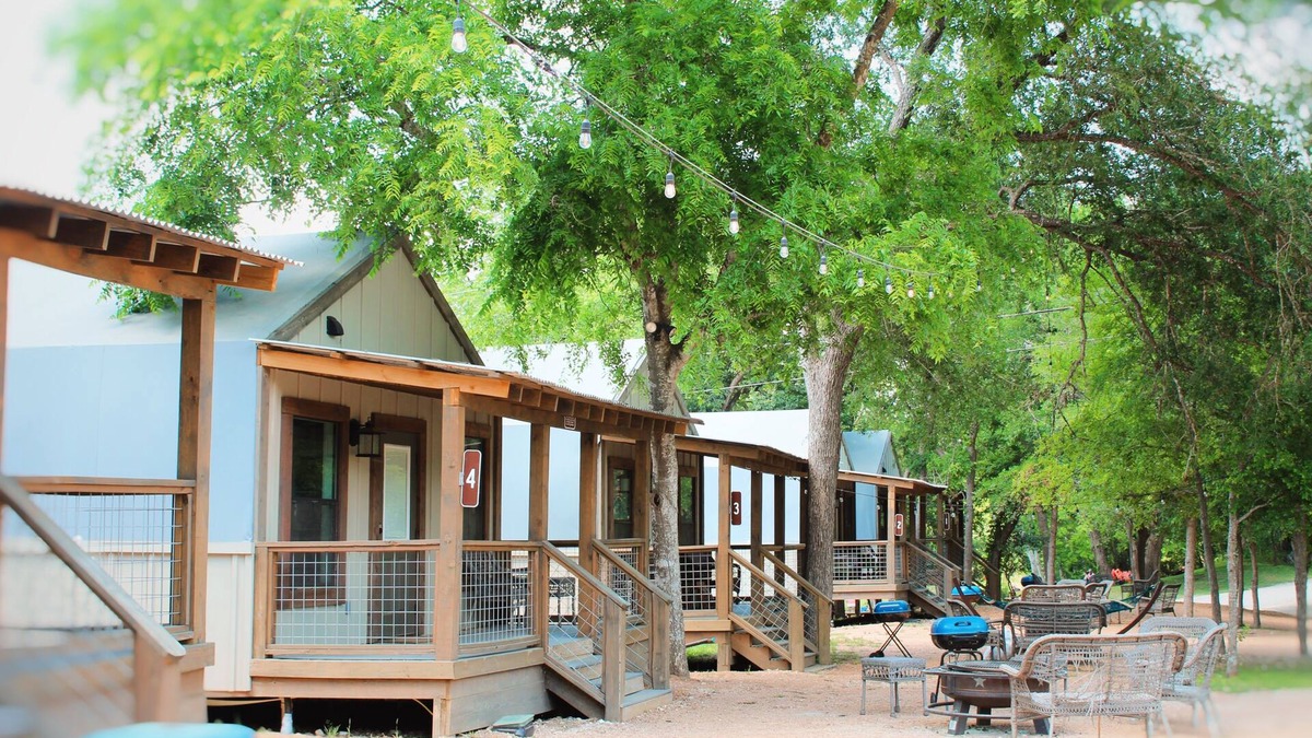Seguin Cabin | Romantic Getaway Cabin on Creek! Relax and unwind surrounded by nature! - SG14