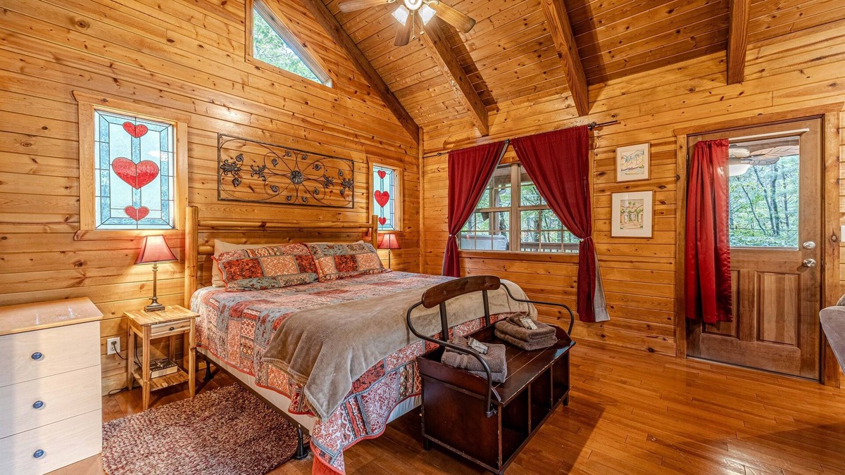 Helen Cabin | Romantic Getaway Cozy Cabin | 1BR 1BA | Hot Tub | Jacuzzi | Pet Friendly