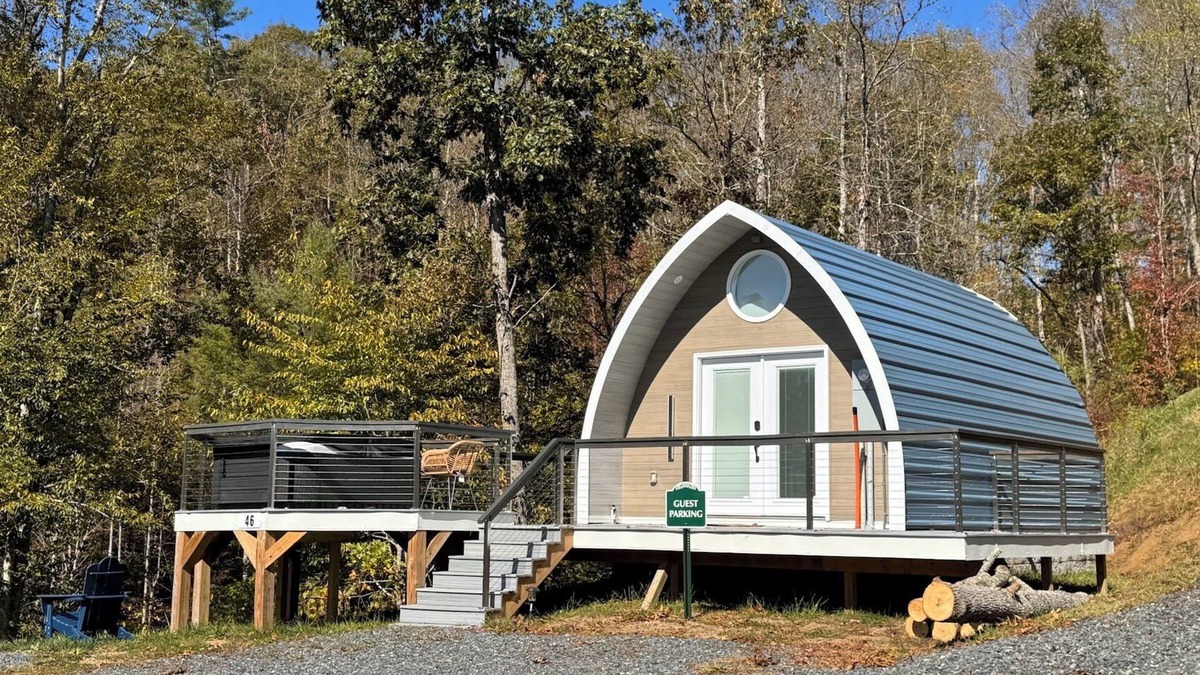 Bakersville Cabin | Romantic Getaway in the Blue Ridge Mountains with fabulous views