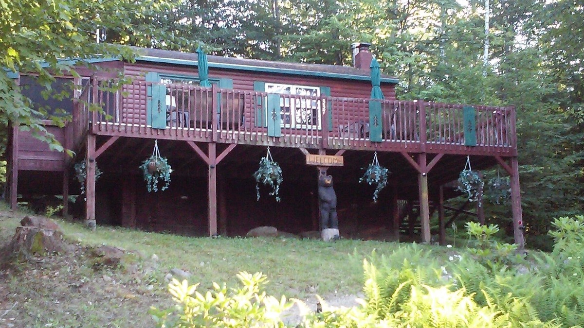 Gilmanton Cabin | Romantic getaway, private cabin overlooking Sawyer Lake WIFI, TV, AC, Heat