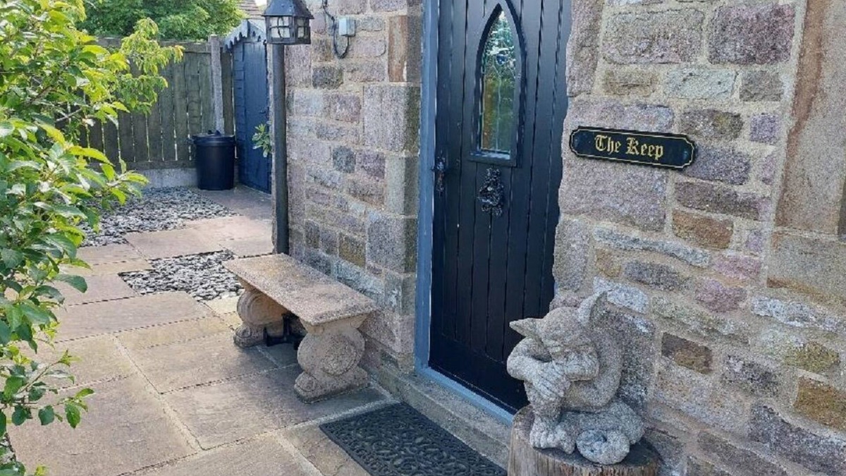 Longnor Cottage | Romantic getaway set in 5 acres.