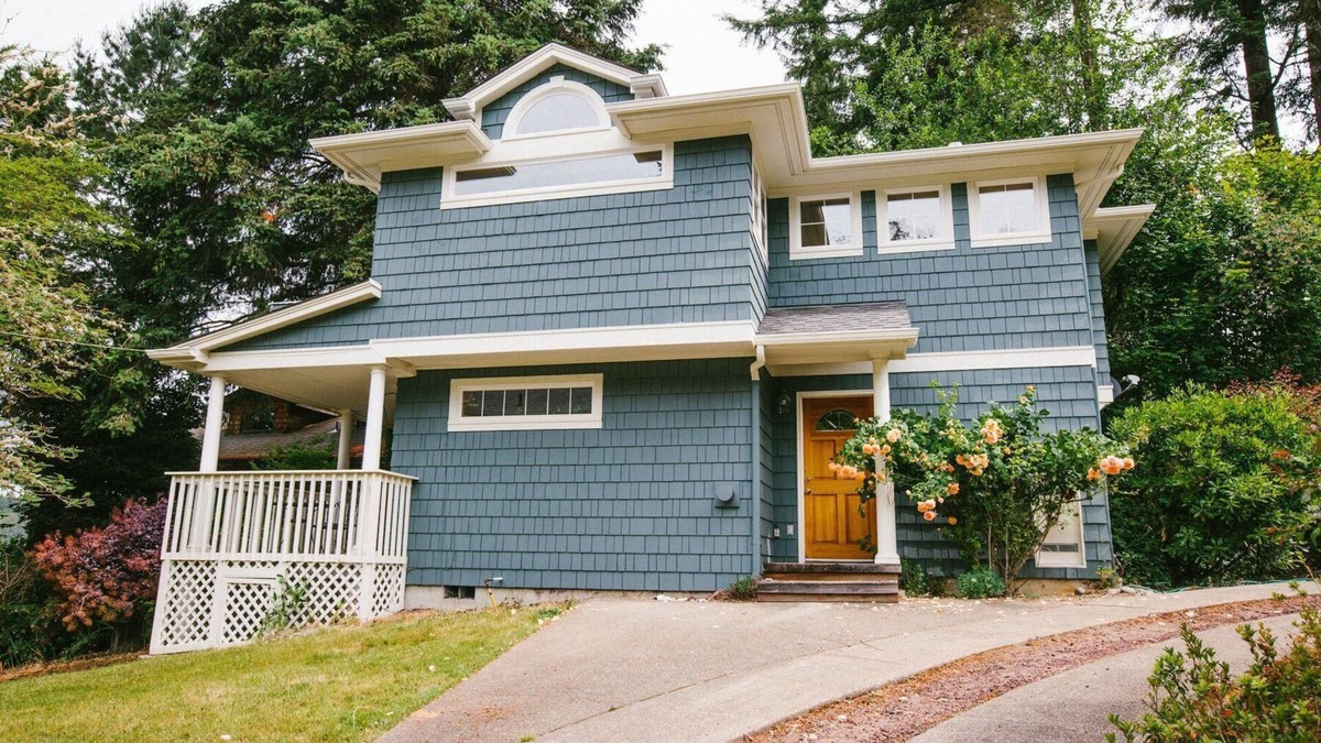 Home Cottage | Romantic getaway this fall on the water!