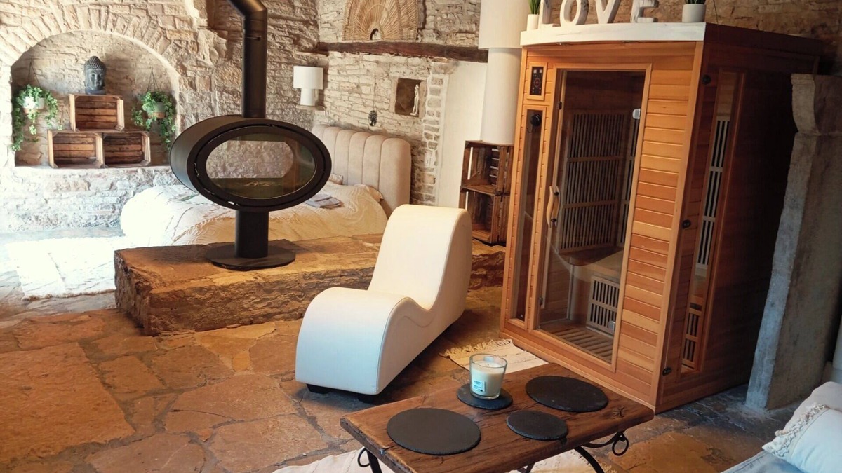 Crayssac Apartment | Romantic gite: Cinta Kamu, a sacred setting for the soul and couples.