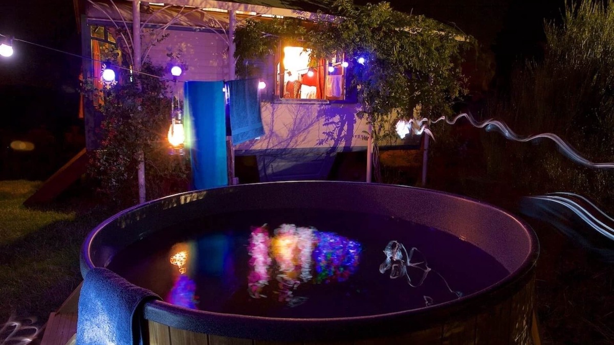 La Chabanne Cabin | Romantic gypsy wagon with a great view from your hottub in beautiful nature.