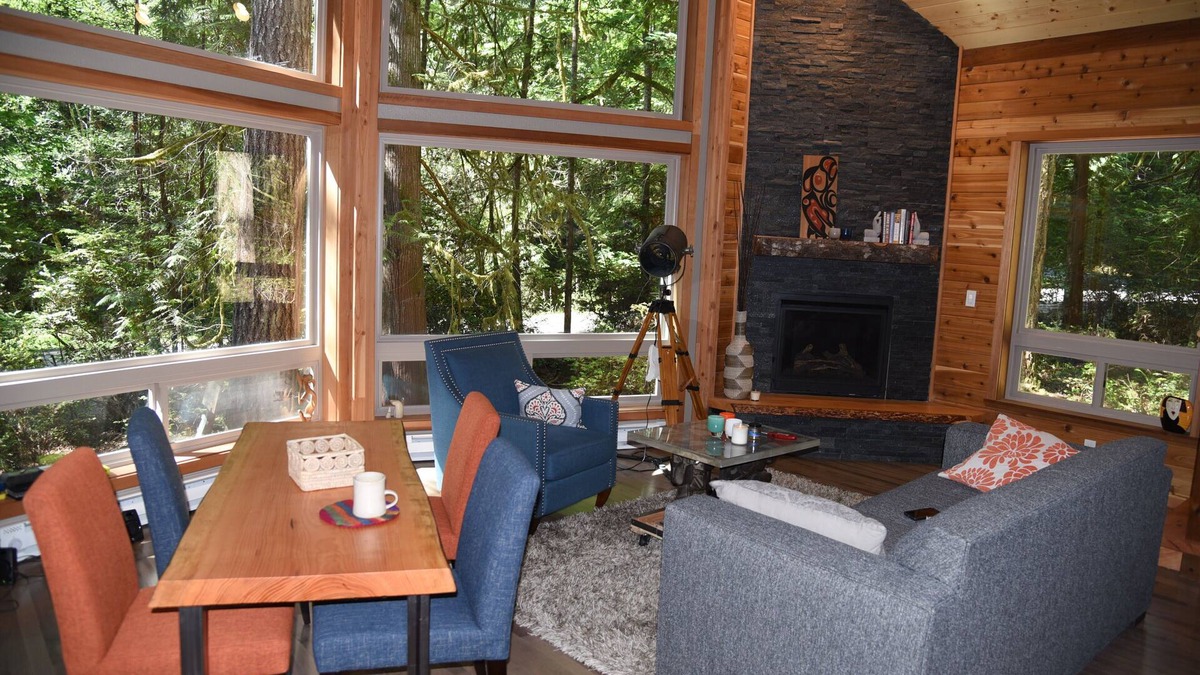 Burley Cottage | Romantic island retreat surrounded by majestic trees