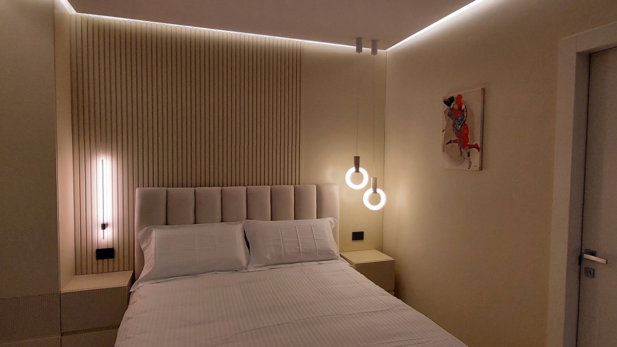 Avellino Apartment | Romantic Junior Suite with Canal View a stone's throw from Corso Vittorio Emanuele
