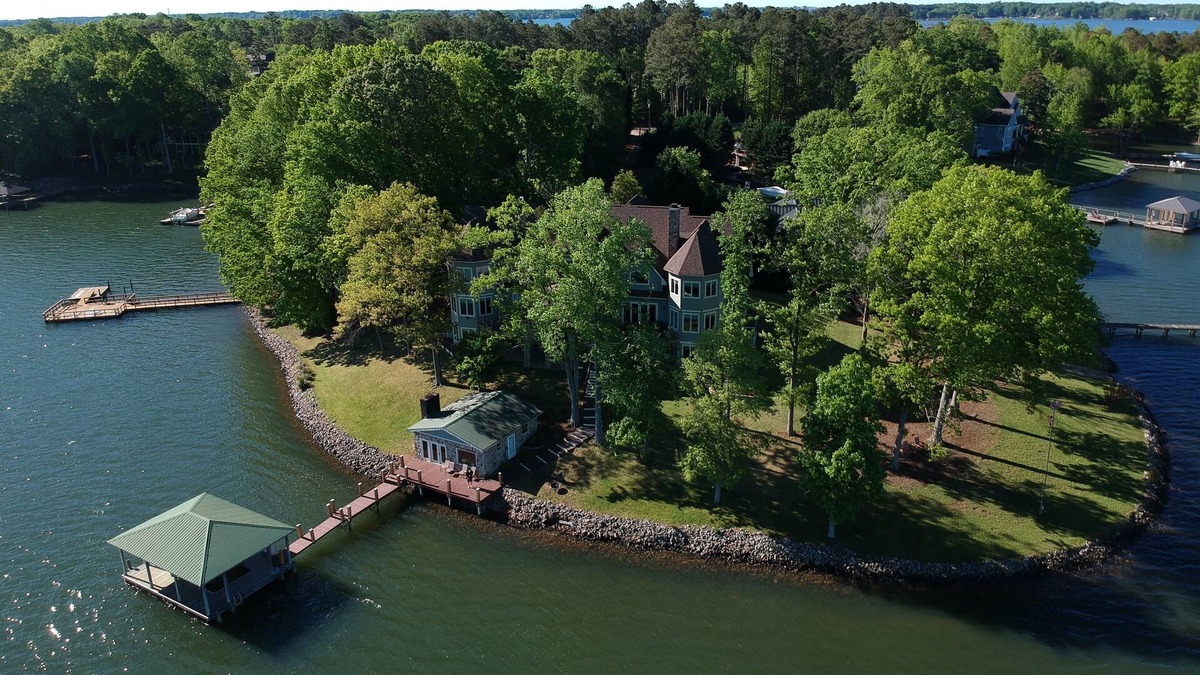 Mayhew House | Romantic Lakefront Suite with Great Views